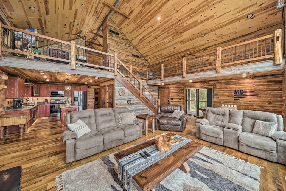 Galena Cabin w/ Wraparound Porch & Game Room! Cabin in Iowa