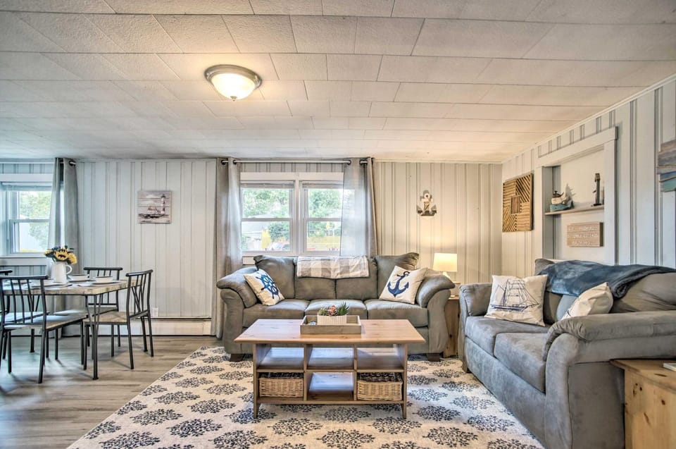 Coastal Comfort Near the Bay! 'Buttermilk Cottage' House in Buzzards Bay