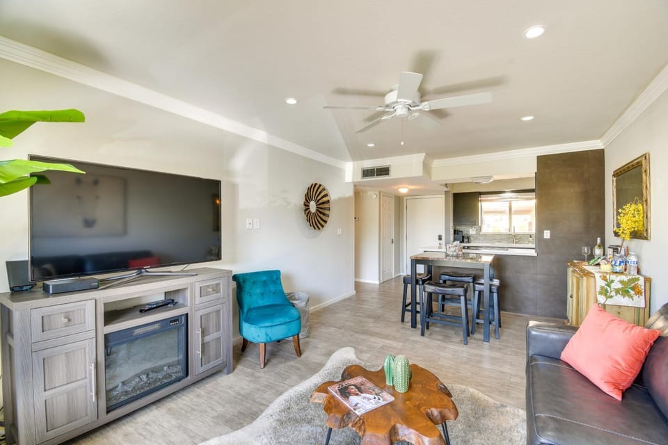Walk to Fashion Square: Condo w/ Pool Access! House in Scottsdale