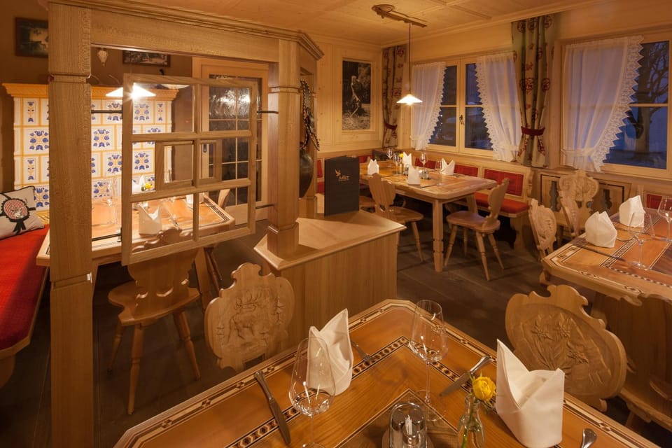 Restaurant/places to eat, Dining area