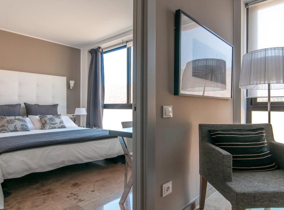 Bed, Living room, Bedroom