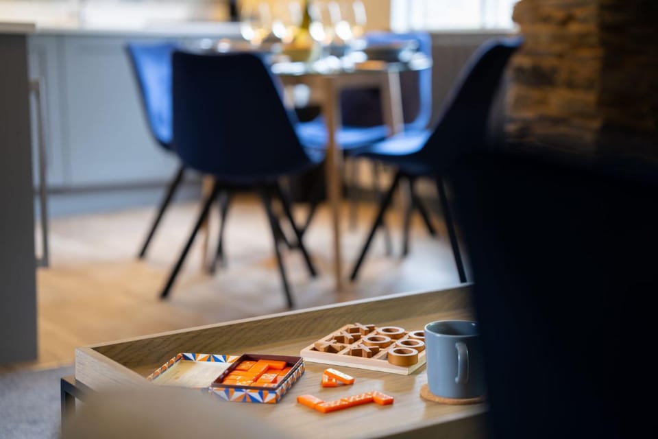 Spacious - Contemporary 2BR Apartment - Central Ambleside - Parking Apartment in Ambleside