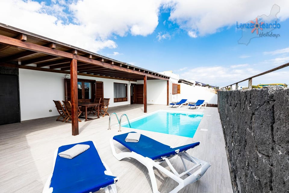 Patio, Balcony/Terrace, Swimming pool, Swimming pool