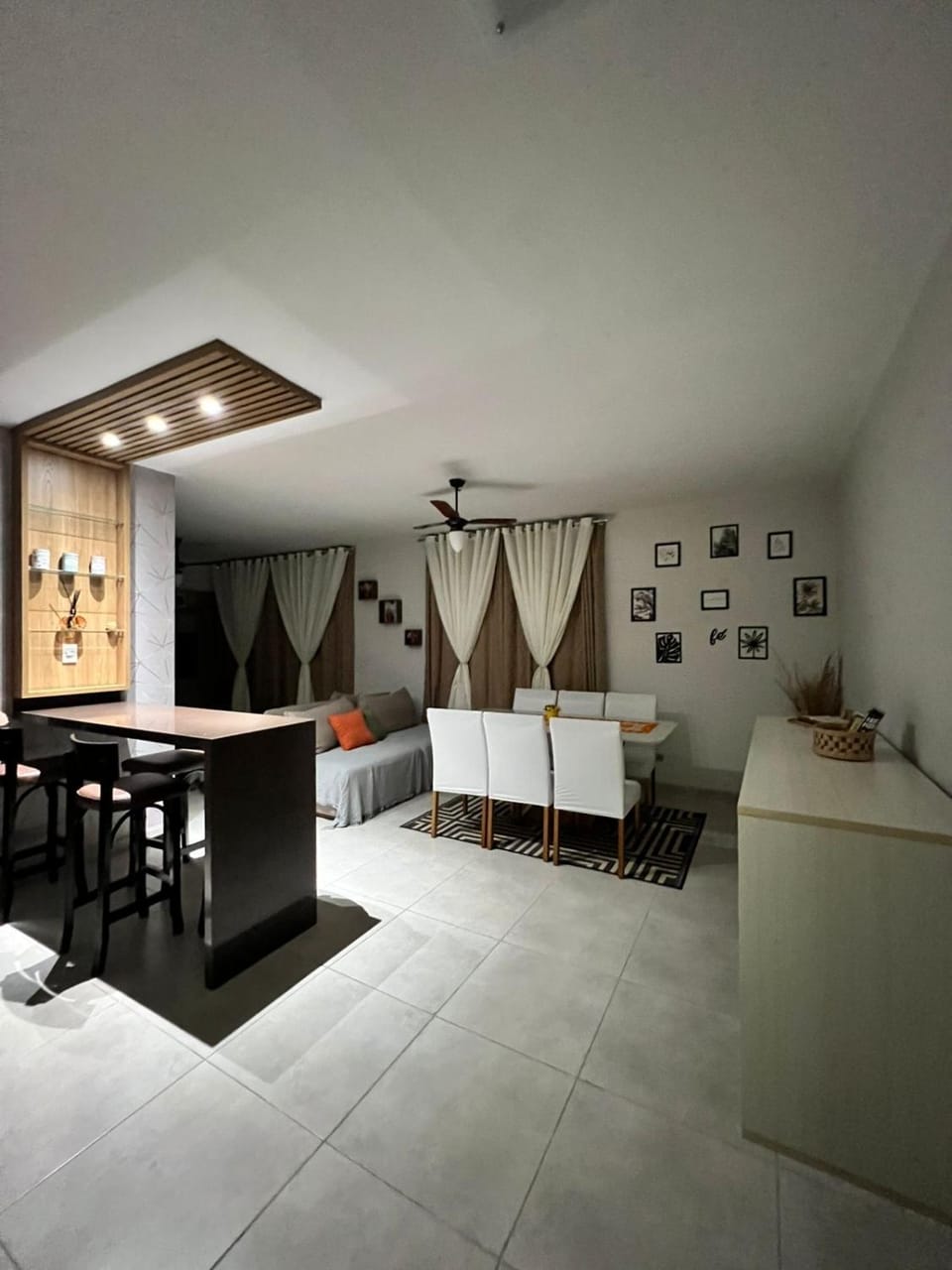 Seating area, Dining area
