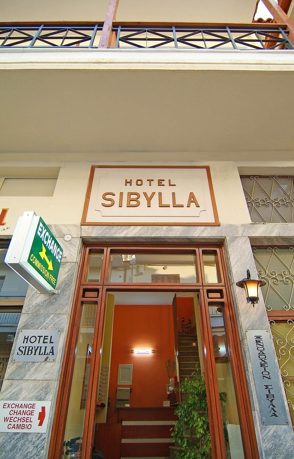 Facade/entrance