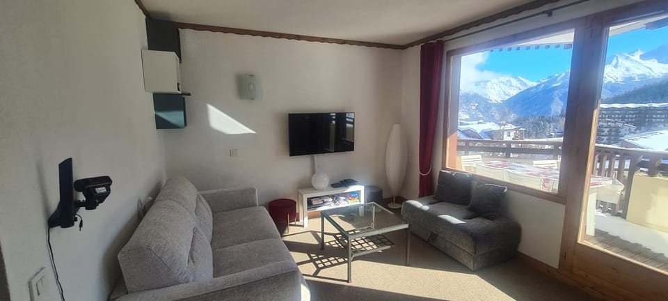 Communal lounge/ TV room, TV and multimedia