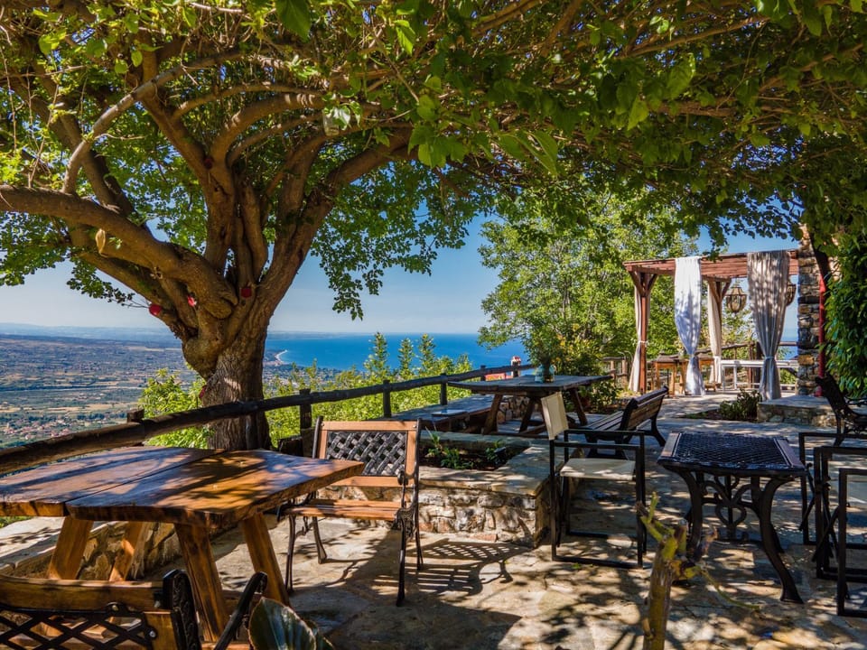 Restaurant/places to eat, Day, Natural landscape, View (from property/room), Balcony/Terrace, Dining area, Sea view