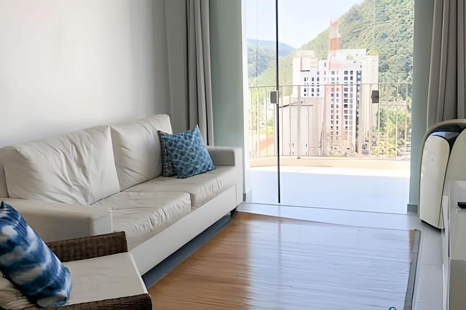 Stylish apartment 200m from Pitangueiras Beach! Apartment in State of São Paulo
