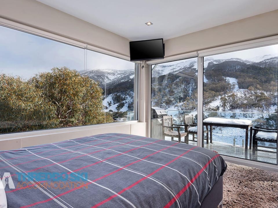 Bedroom, Mountain view