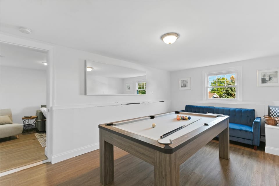 Billiard, Game Room