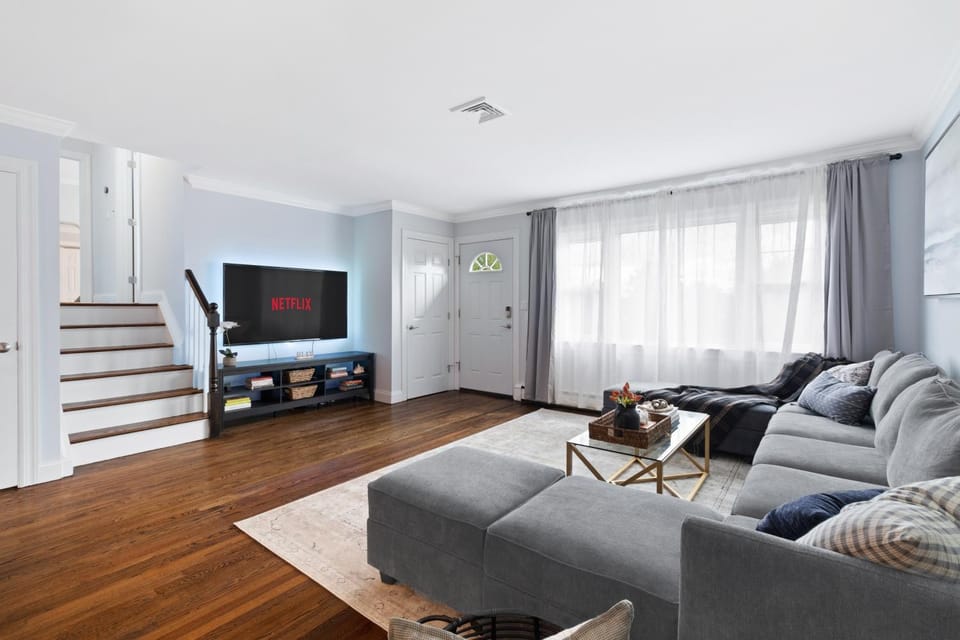 Communal lounge/ TV room, TV and multimedia, Living room, Seating area