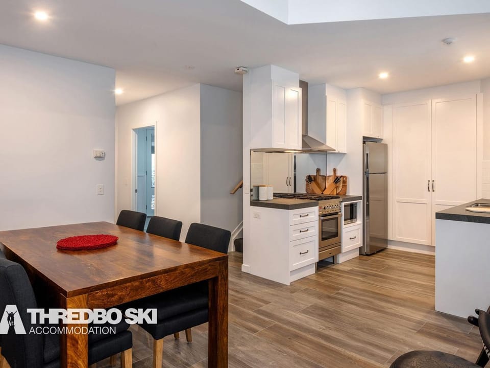 Dining area, kitchen