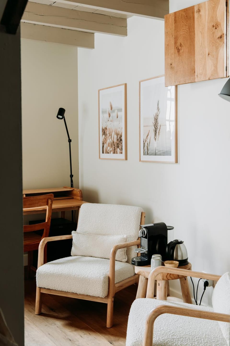 Coffee/tea facilities, Seating area