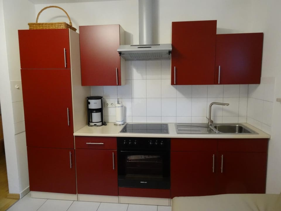 Kitchen or kitchenette, Food and drinks