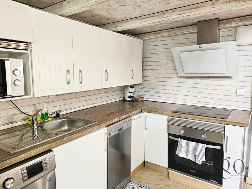 Communal kitchen, dishwasher, microwave, oven, washing machine