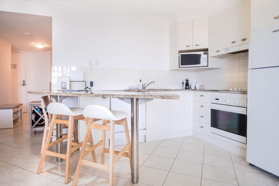 Kitchen or kitchenette, Dining area, dishwasher, oven, stove, toaster