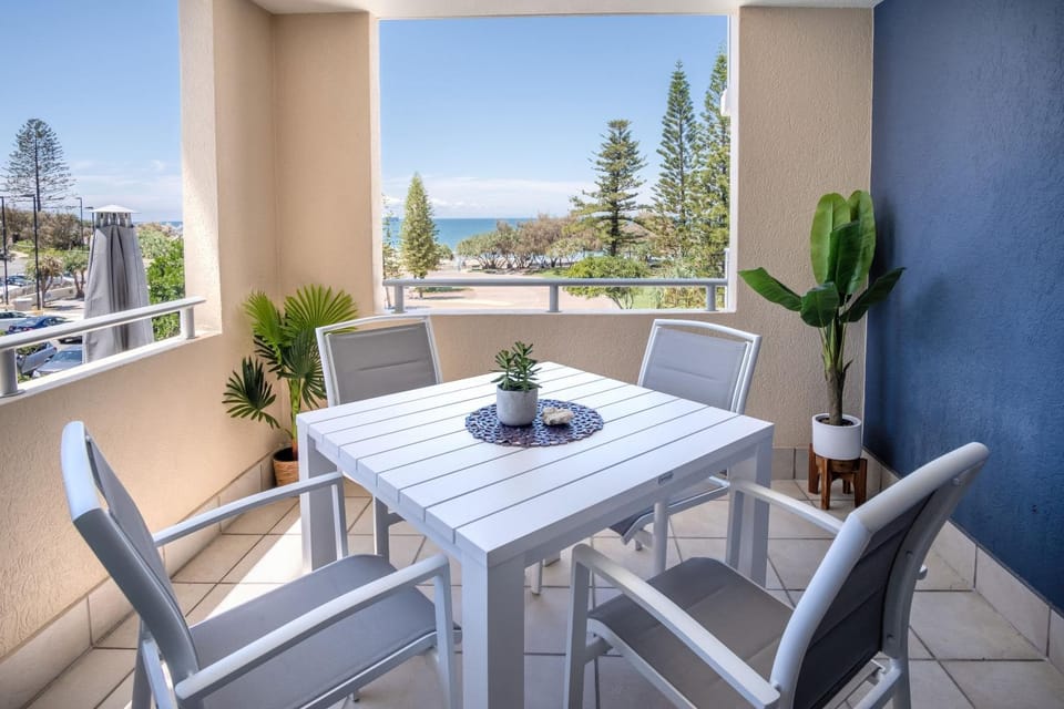 Patio, Natural landscape, View (from property/room), Balcony/Terrace, Seating area, Dining area, Sea view