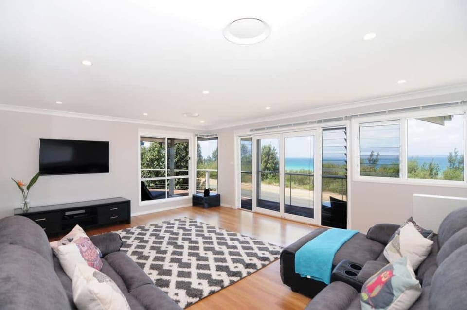 Arcadia - large 4BR beach home & optional studio House in Huskisson