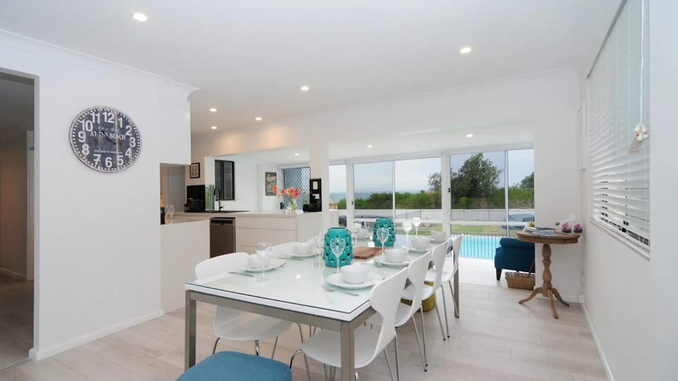 Bella Blu Beach House - direct beach access House in Vincentia