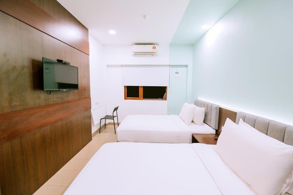Bed, TV and multimedia, Photo of the whole room, Bedroom, air conditioner