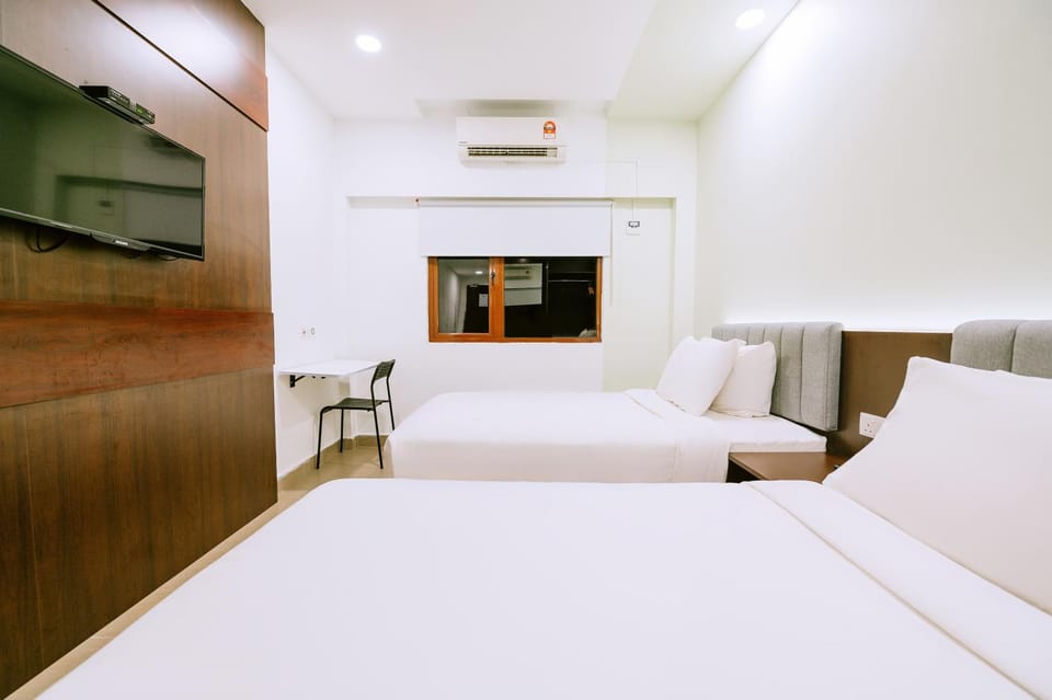 Bed, TV and multimedia, Photo of the whole room, Bedroom, air conditioner