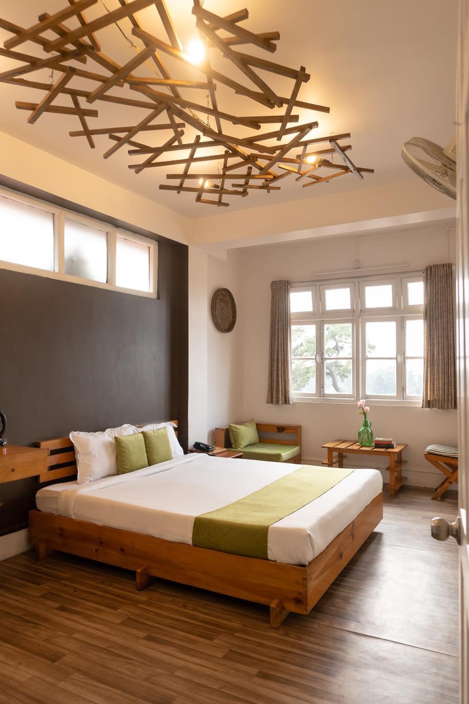 Bed, View (from property/room), Seating area, Bedroom, City view, Mountain view