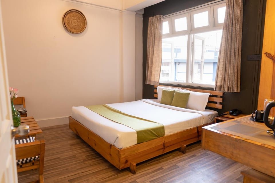 Bed, Photo of the whole room, Decorative detail, Dining area, Bedroom, Pets, wardrobe