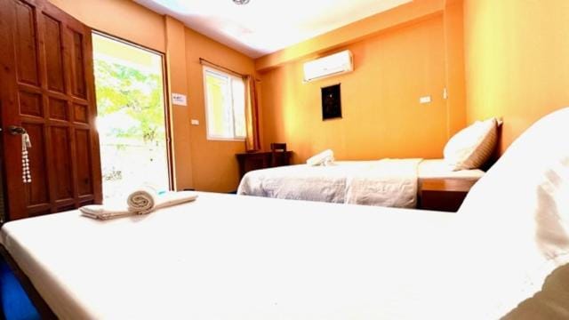 Bed, Photo of the whole room, Bedroom, air conditioner