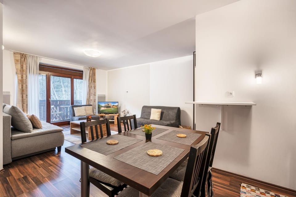 Living room, Dining area, Communal kitchen