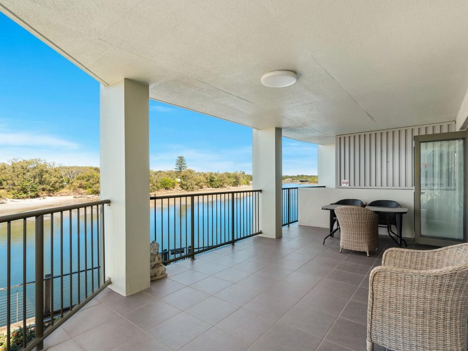 Patio, Day, Natural landscape, View (from property/room), Balcony/Terrace, Seating area, River view, Sea view