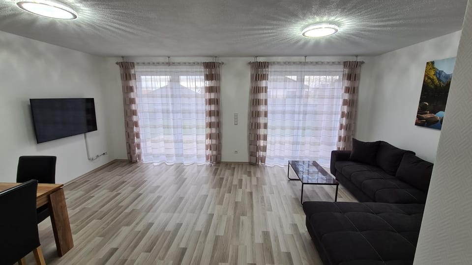 Communal lounge/ TV room, TV and multimedia, Living room