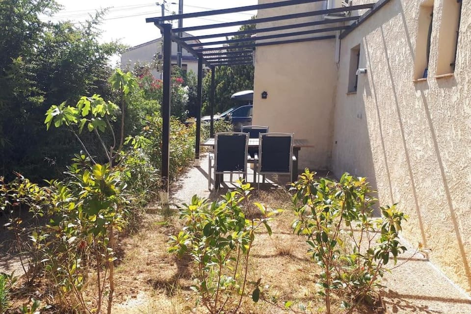 Les Pucines studio standing 29 m2 rez de jardin climatisation plein sud Apartment in Six-Fours-les-Plages