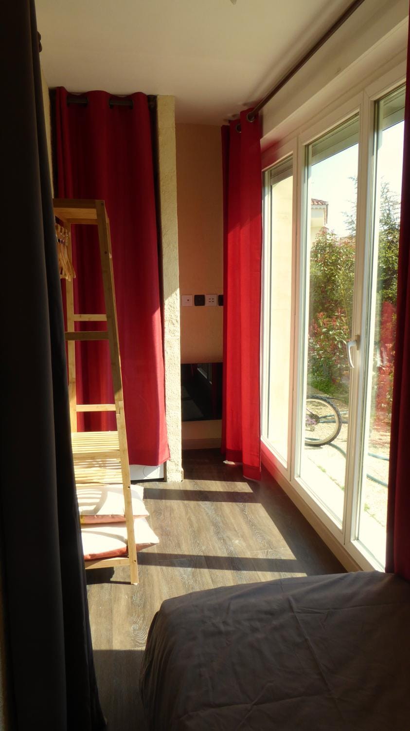 Les Pucines studio standing 29 m2 rez de jardin climatisation plein sud Apartment in Six-Fours-les-Plages