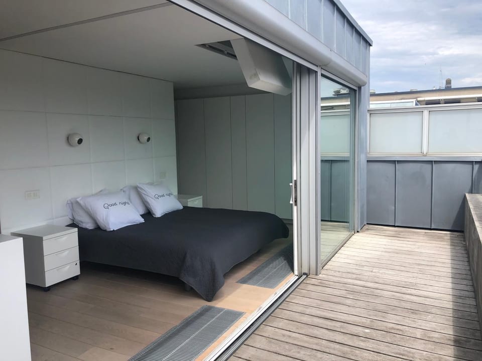 Bed, TV and multimedia, View (from property/room), Balcony/Terrace, Bedroom