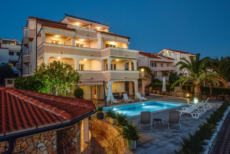 Property building, Pool view, Swimming pool