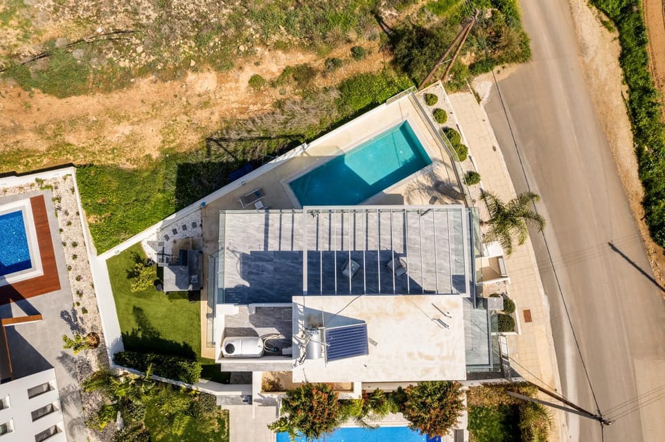 Property building, Day, Natural landscape, Bird's eye view, Pool view, Swimming pool