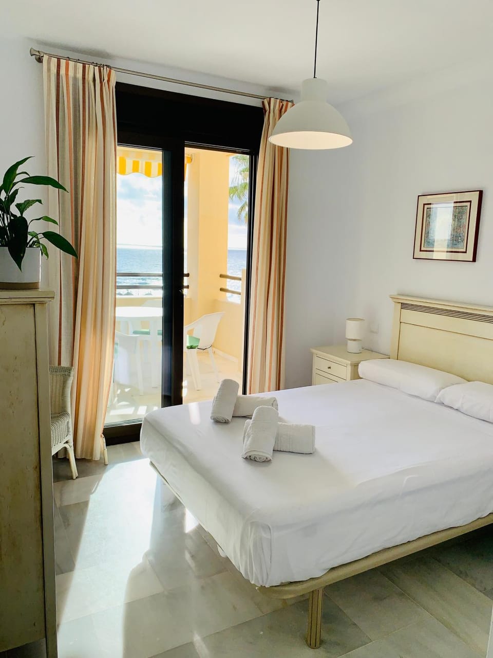 Bed, Photo of the whole room, Bedroom, Sea view, towels
