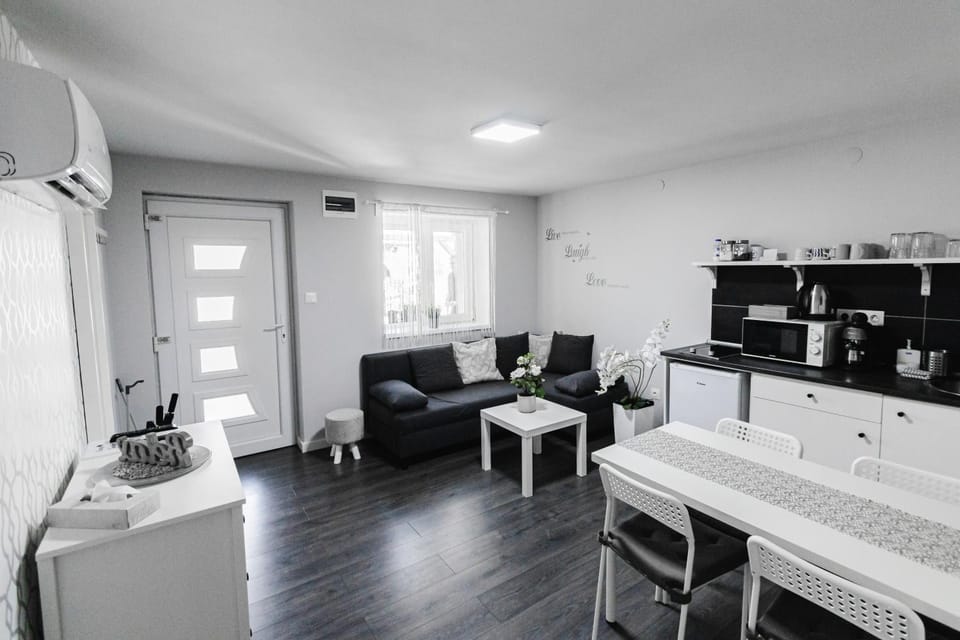 Kitchen or kitchenette, Living room, heating, internet, microwave, oven, kitchen, air conditioner