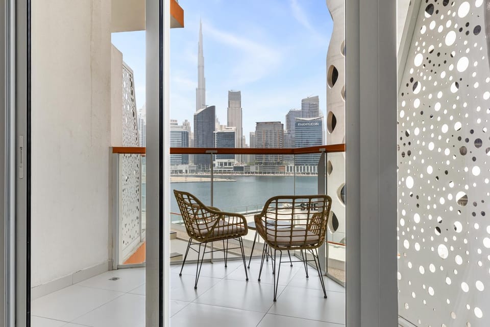 View (from property/room), Balcony/Terrace, Seating area, City view