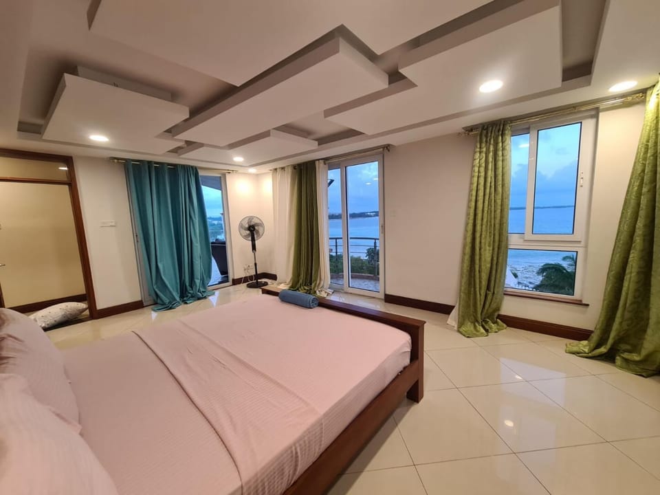 Bed, Bedroom, Sea view