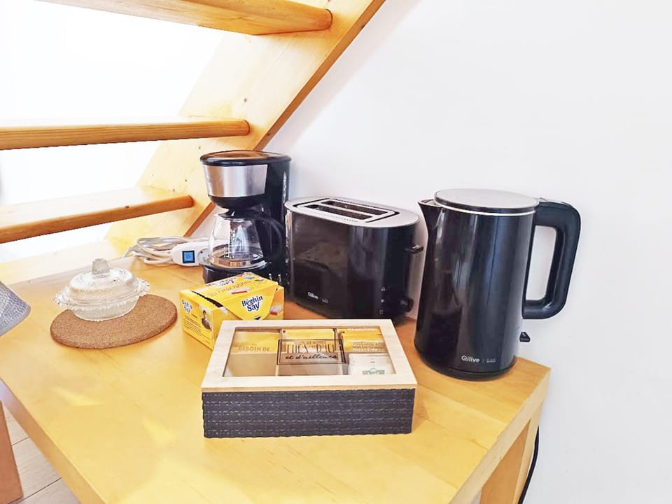 Coffee/tea facilities, toaster