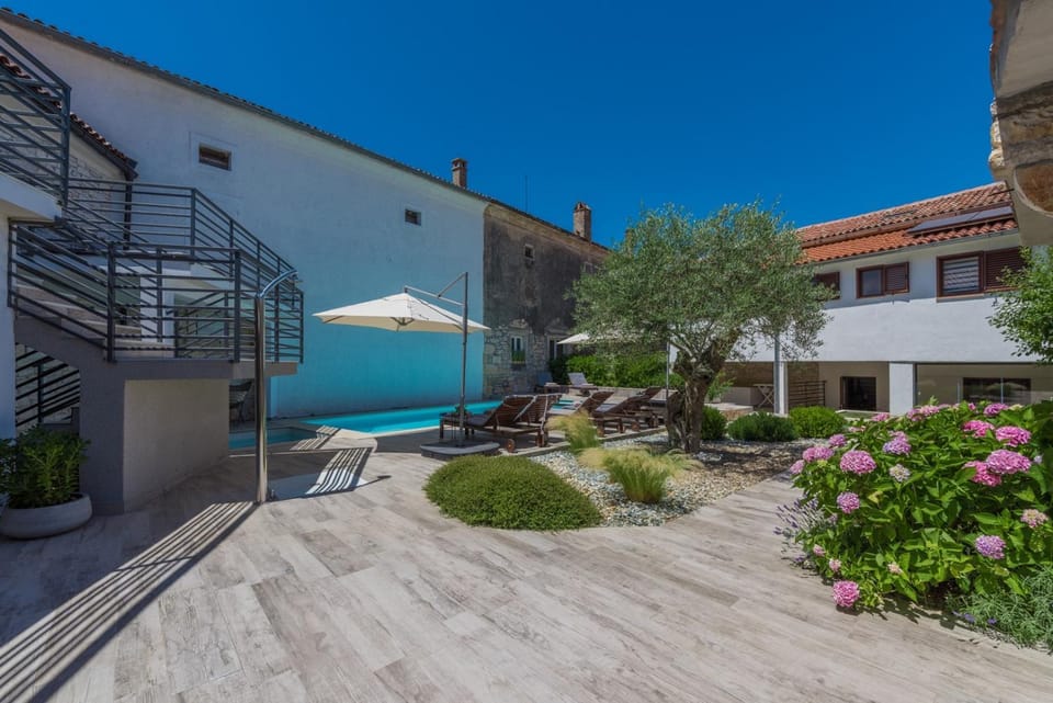 Property building, Garden