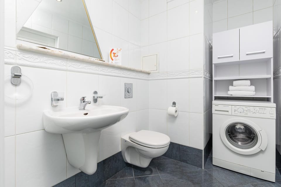 Toilet, Bathroom, washing machine