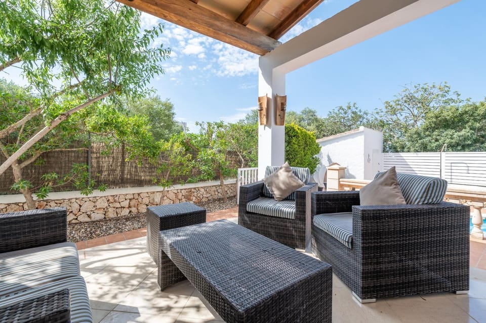 Property building, Balcony/Terrace, Living room