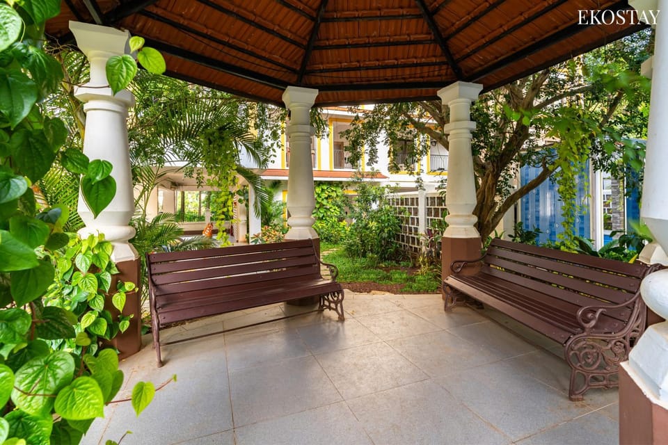 Patio, Day, Garden, View (from property/room), Balcony/Terrace, Living room, Seating area, Garden view