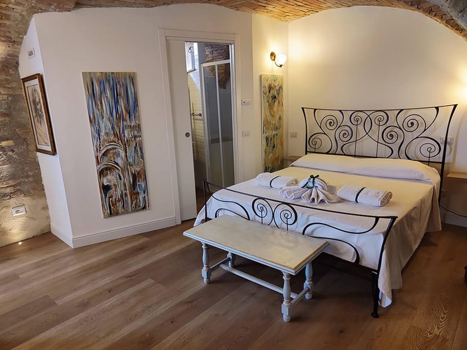 Bed, Photo of the whole room