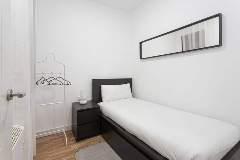 Bright 3bdr Near To The Metro Apartment in L'Hospitalet de Llobregat