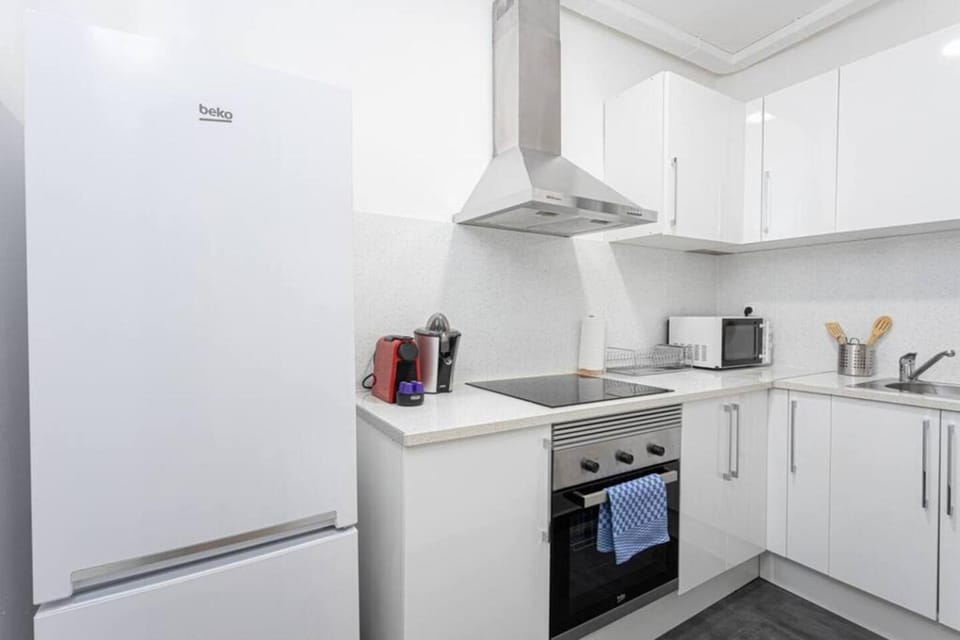 Bright 3bdr Near To The Metro Apartment in L'Hospitalet de Llobregat