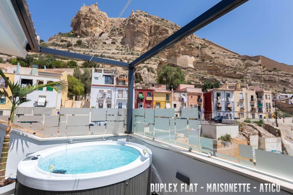 Nearby landmark, Natural landscape, Hot Tub, Mountain view