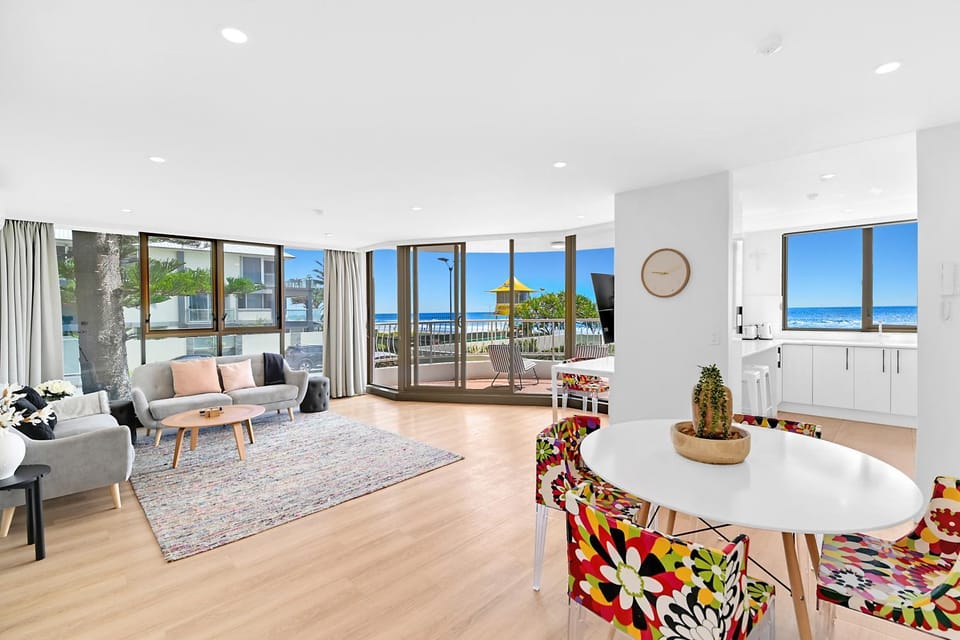 View (from property/room), Balcony/Terrace, Living room, Seating area, Dining area